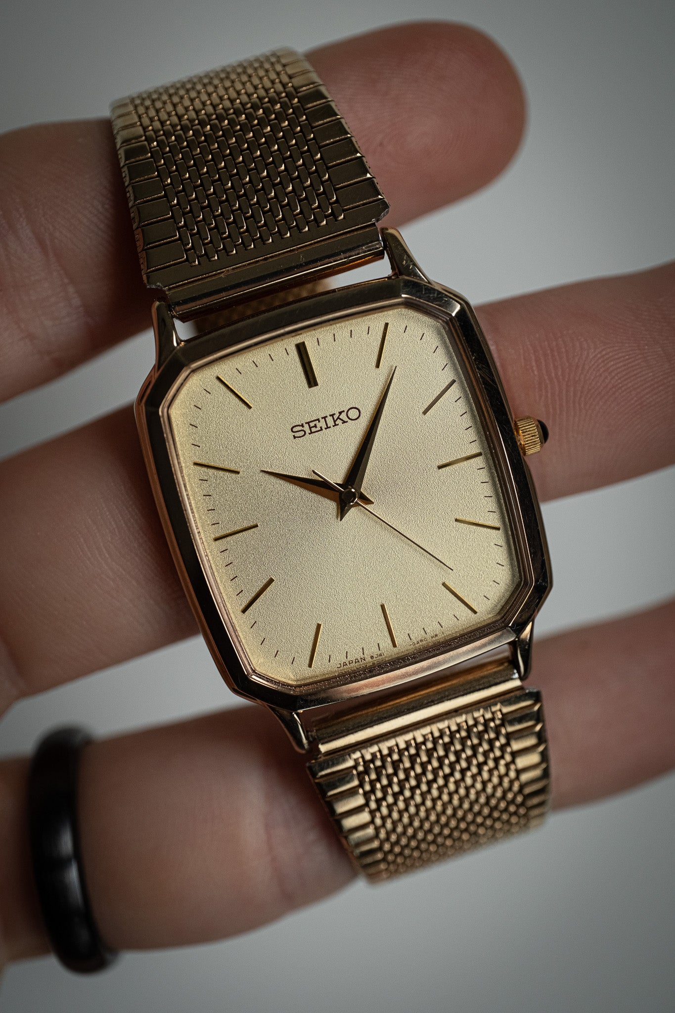 Seiko Octagon | December 1993, sparkling gold dial, ultra high accuracy